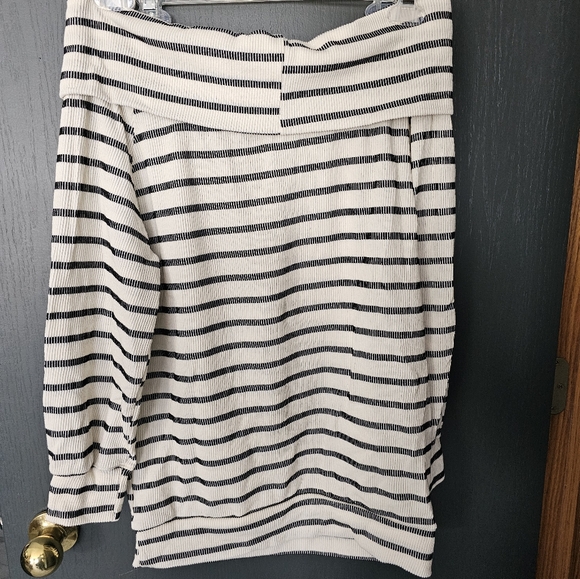 Off the shoulder sweater - Picture 2 of 2